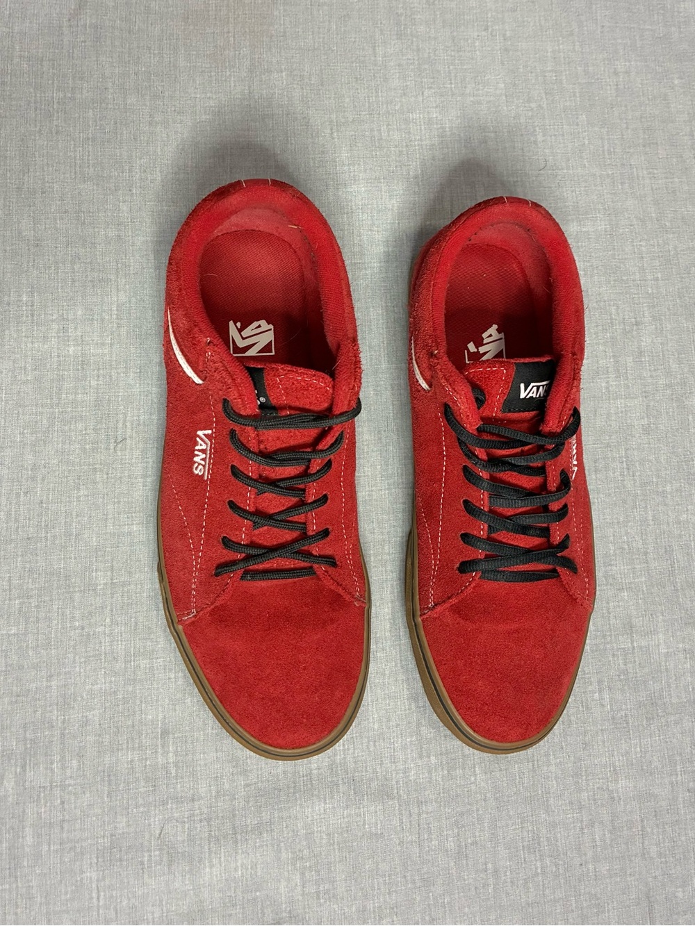 Vans Seldon Red Suede Low-Top Sneakers with Gum Sole Size 11 - Picture 2 of 10
